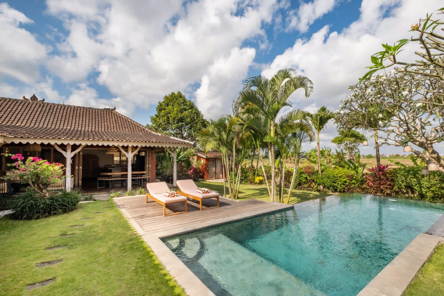 Rice field View Villa in Babakan for Sale